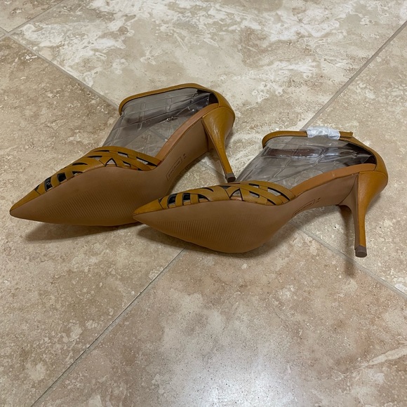 NEW Steve Madden Cognac/Tan Ankle Strap Pumps Heels. Size 8 1/2 M. - Picture 5 of 8